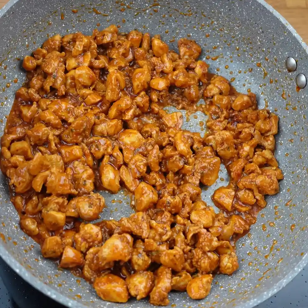Easy Chicken Tacos with Melty Mozzarella and Creamy Sauce 5 frying chicken