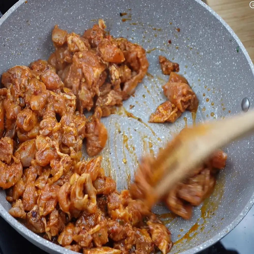 Easy Chicken Tacos with Melty Mozzarella and Creamy Sauce 4 fried chicken