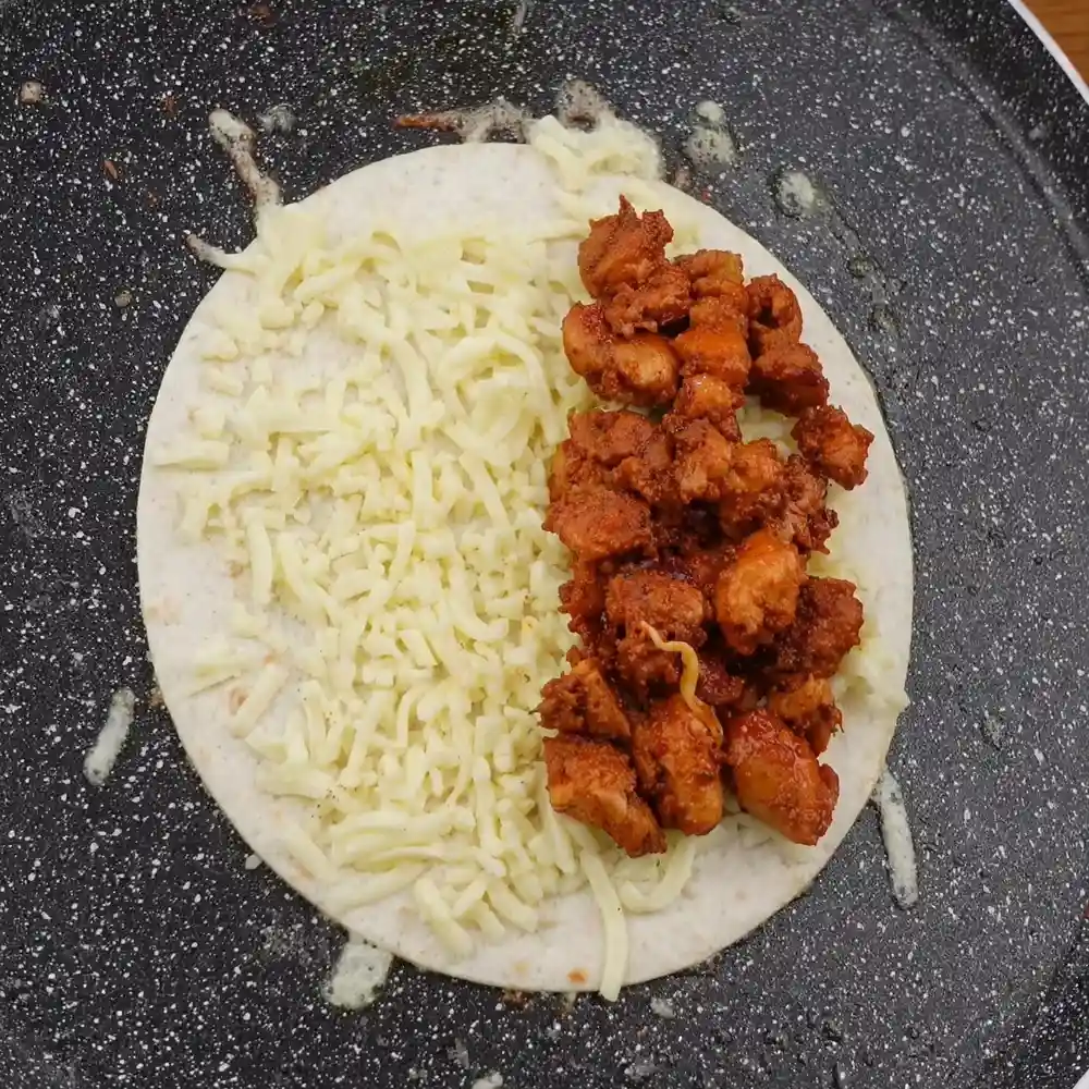 Easy Chicken Tacos with Melty Mozzarella and Creamy Sauce 8 chicken cheese